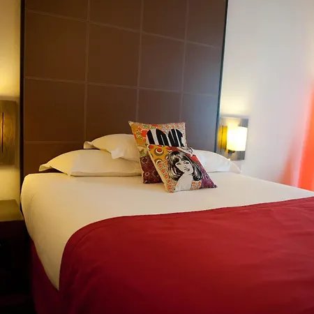 Westside Arc De Triomphe Hotel