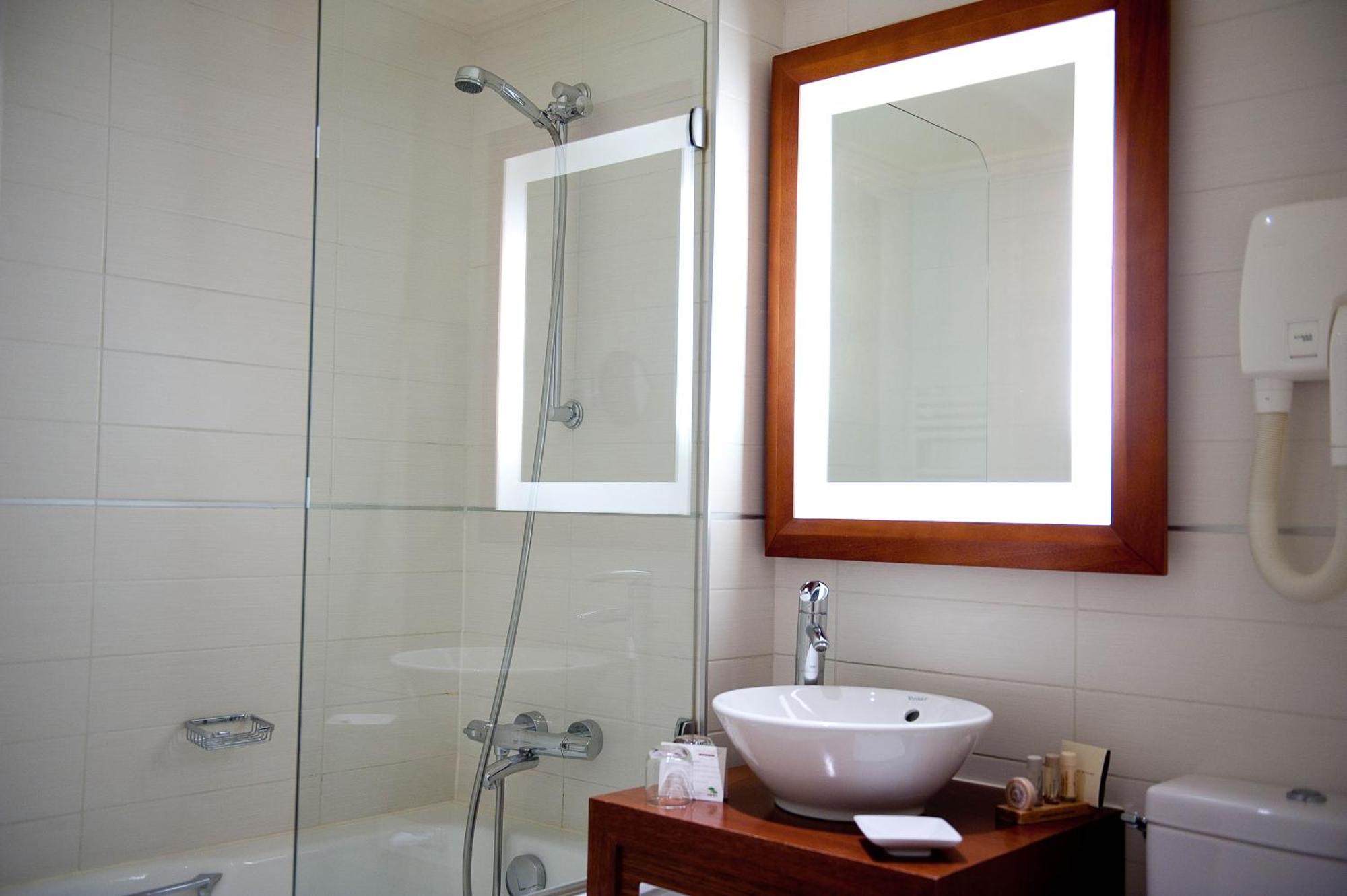 Hotel Westside Arc De Triomphe 4*