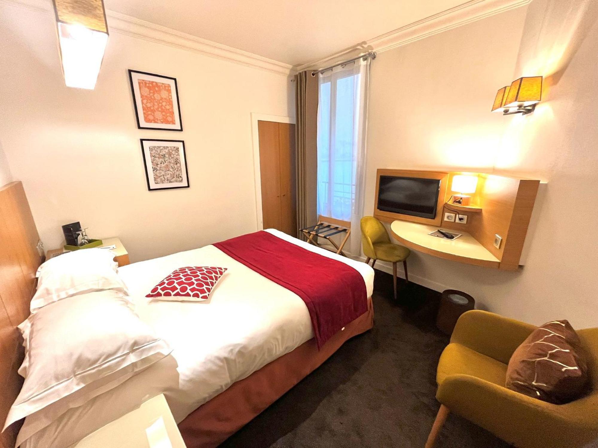 Westside Arc De Triomphe Hotel 4*