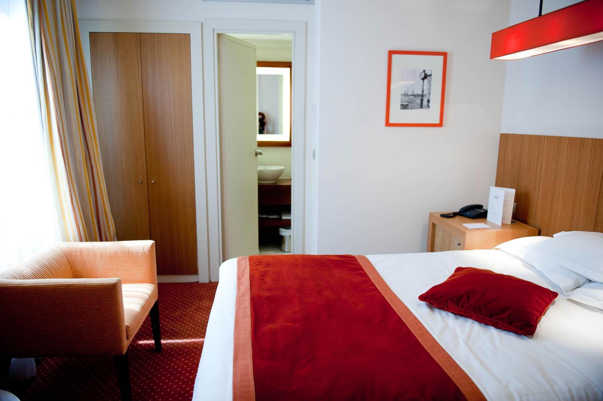 Westside Arc De Triomphe 4* Parigi