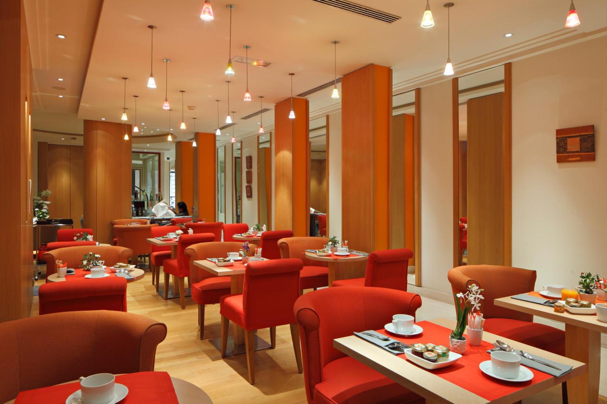 Westside Arc De Triomphe Hotel 4*