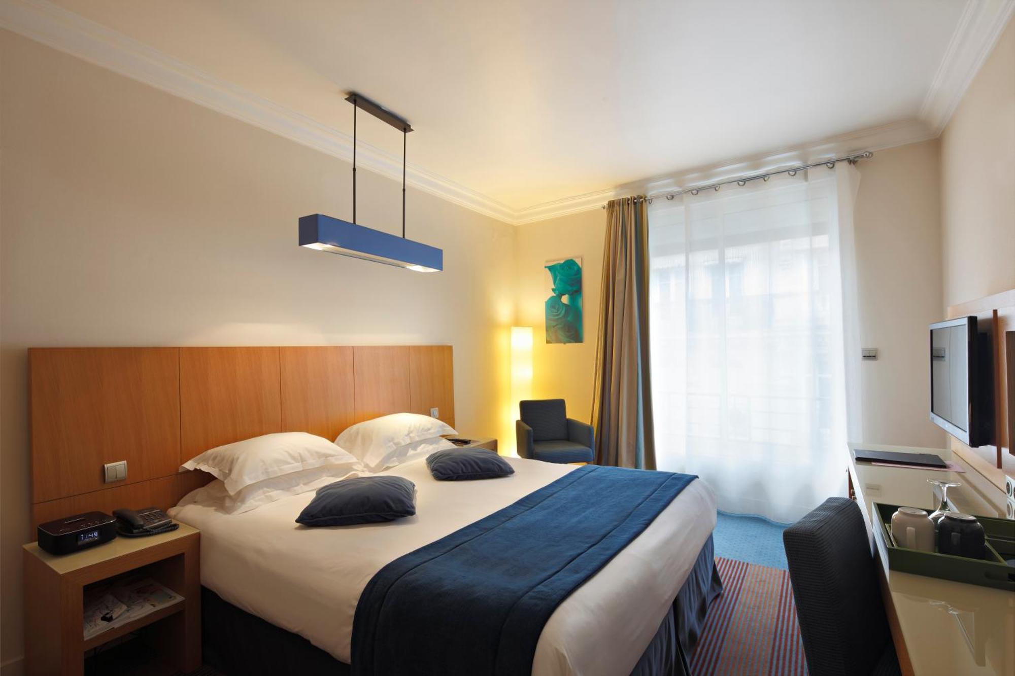 Westside Arc De Triomphe Hotel 4*