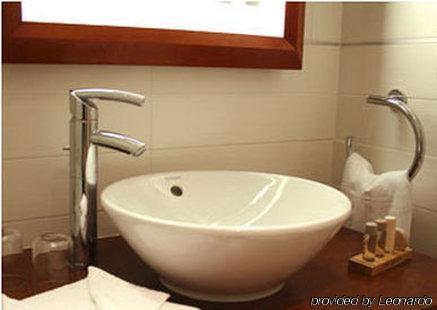 Westside Arc De Triomphe Hotel 4*