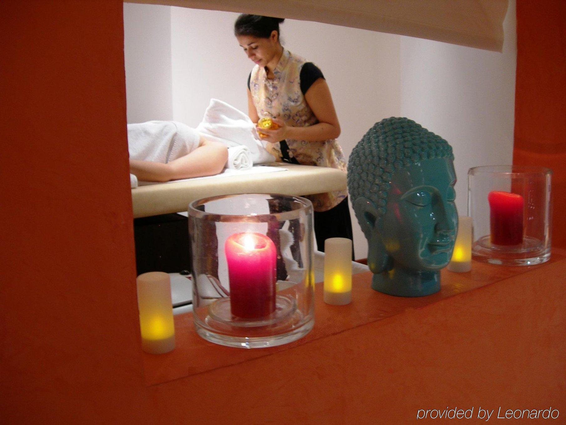 Westside Arc De Triomphe Hotel