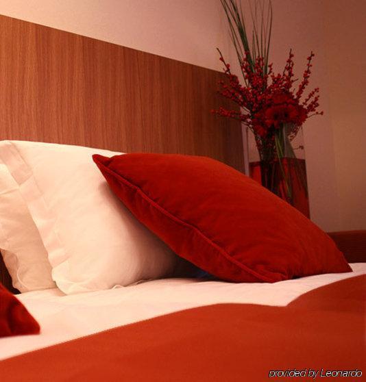 Hotel Westside Arc De Triomphe 4*