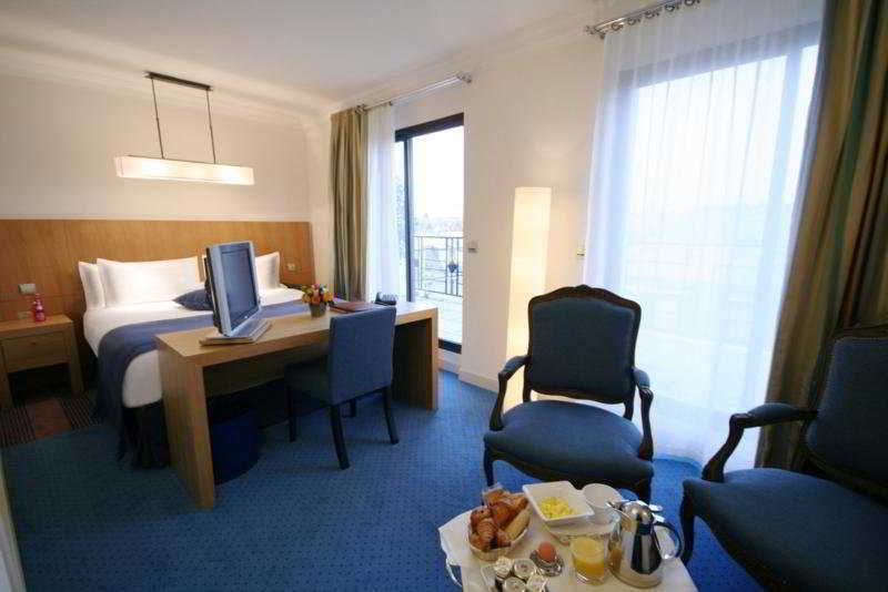 Westside Arc De Triomphe Hotel 4*