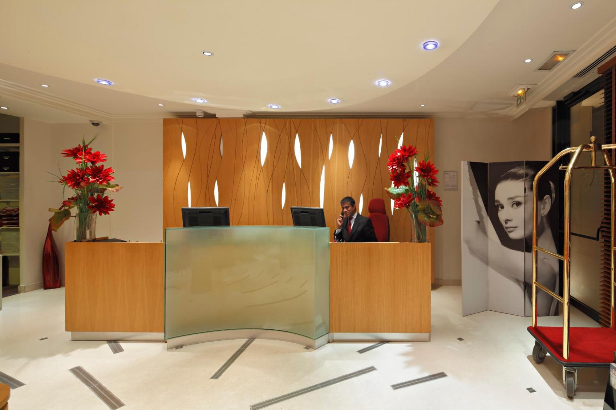 Westside Arc De Triomphe Hotel